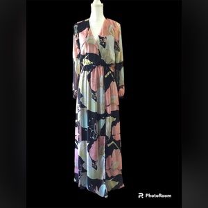 Lulu’s Wondrous Water Lilies Black Floral Print Maxi Dress Size Small